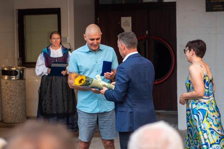 OBČINSKO PRIZNANJE ZA DVA DIRIGENTA, HIŠNIKA, MEDICINSKO SESTRO, ZGODOVINARJA IN PEVSKI ZBOR 22